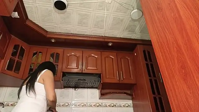 AmberNix online show from December 18, 1:04 pm