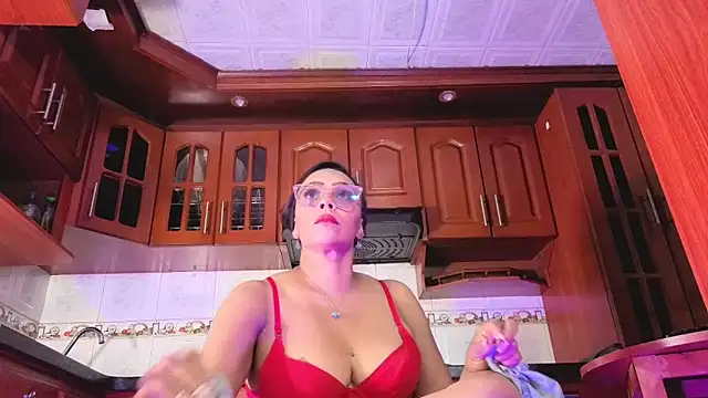 AmberNix online show from April 21, 1:39 pm