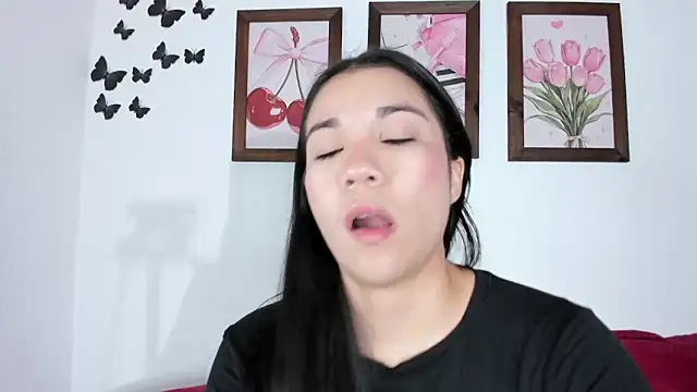 Emiily Parkerr online show from April 7, 11:17 pm