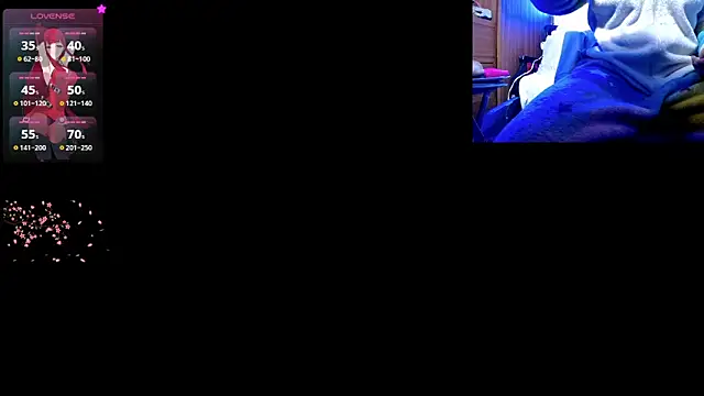 Snapshot of HollyDominic chatting on October 25, 10:25 am HollyDominic online show from October 25, 10:25 am