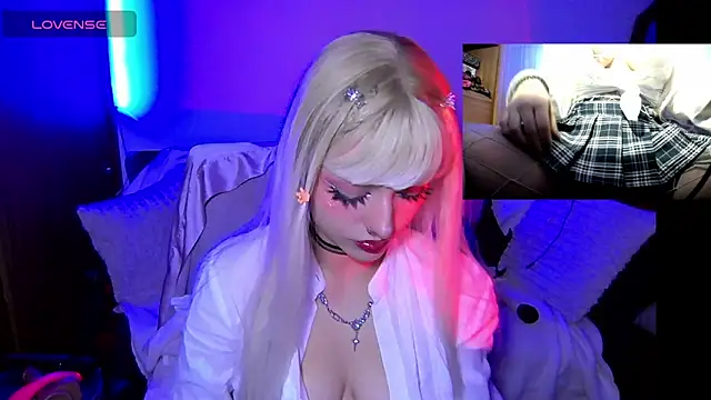 HollyDominic online show from November 6, 8:35 pm