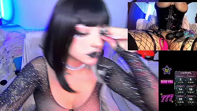 Snapshot of HollyDominic chatting on June 27, 11:38 am HollyDominic online show from June 27, 11:38 am