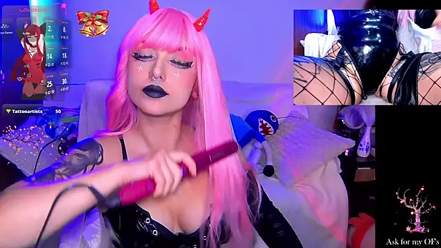 HollyDominic online show from December 5, 8:50 pm