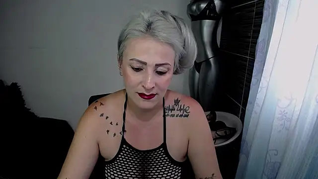 Emma Rizzoo online show from April 30, 7:32 pm