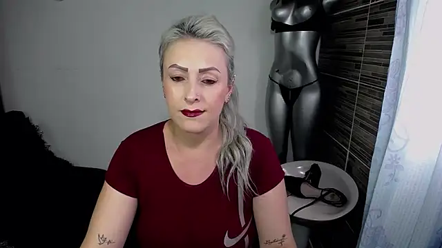 Emma Rizzoo online show from May 23, 7:46 pm