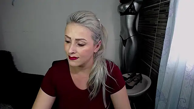 Emma Rizzoo online show from May 20, 7:55 pm