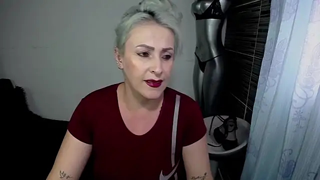 Emma Rizzoo online show from May 12, 8:15 pm