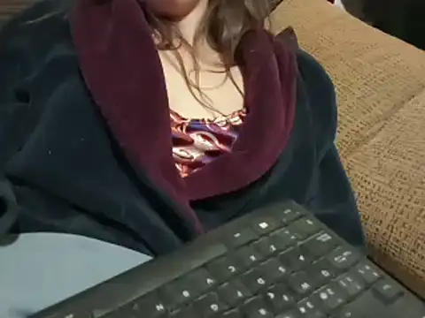 Snapshot of ForeversweetXX chatting on January 18, 4:15 am ForeversweetXX online show from January 18, 4:15 am