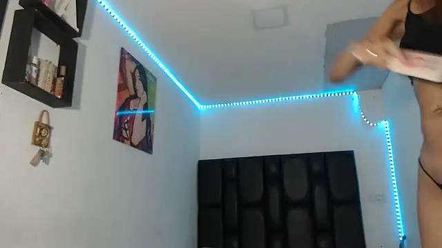 alizbunny online show from December 18, 5:04 am