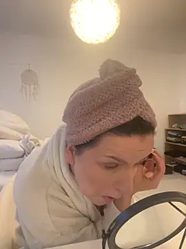 Snapshot of Off__Melonenmandy chatting on October 13, 5:31 am Off Melonenmandy online show from October 13, 5:31 am