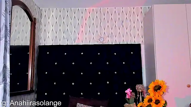Snapshot of anahira_solange_1b chatting on February 13, 5:37 am anahira solange 1b online show from February 13, 5:37 am