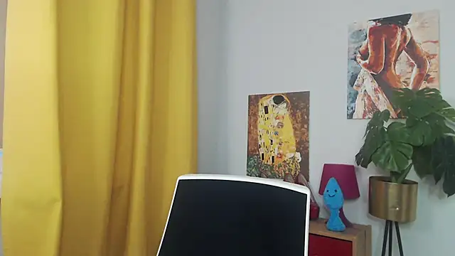 Snapshot of juicyNadine chatting on November 5, 5:43 am juicyNadine online show from November 5, 5:43 am