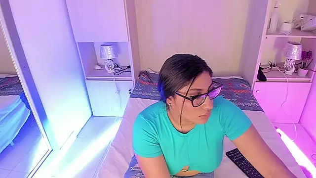 Snapshot of CANDYGABYY chatting on March 3, 8:05 pm CANDYGABYY online show from March 3, 8:05 pm