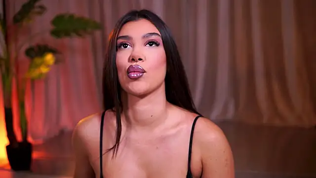 NatyDesiree online show from May 10, 7:05 pm