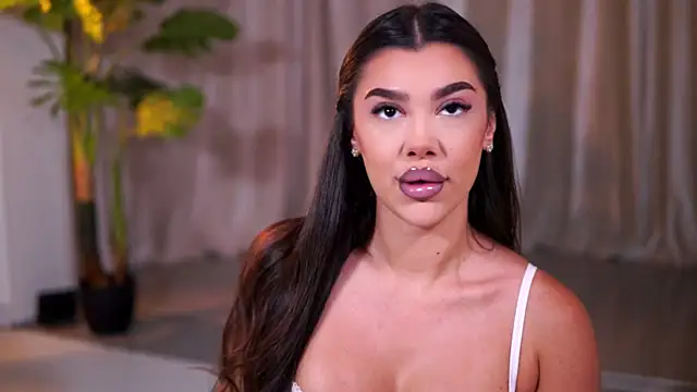 NatyDesiree online show from June 19, 7:20 pm