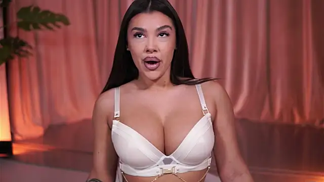 NatyDesiree online show from April 22, 7:09 pm