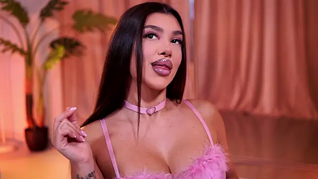 NatyDesiree online show from March 27, 8:10 pm