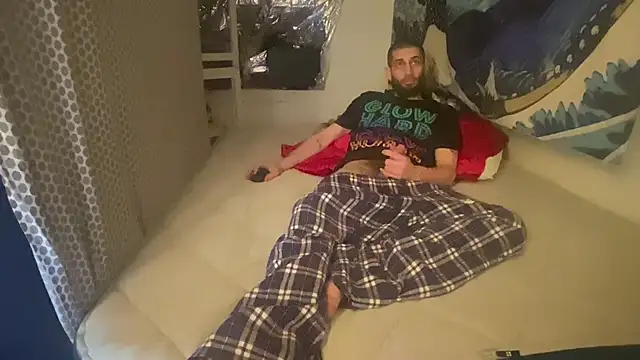 pantslesstraveler plt online show from January 15, 10:57 pm