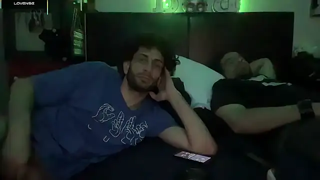 pantslesstraveler plt online show from November 17, 12:47 am