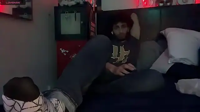 pantslesstraveler plt online show from November 20, 8:59 am