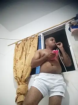 SaucyAffair0 online show from April 7, 3:41 am