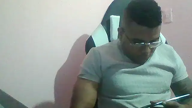 Snapshot of SaucyAffair0 chatting on July 5, 2:05 am SaucyAffair0 online show from July 5, 2:05 am