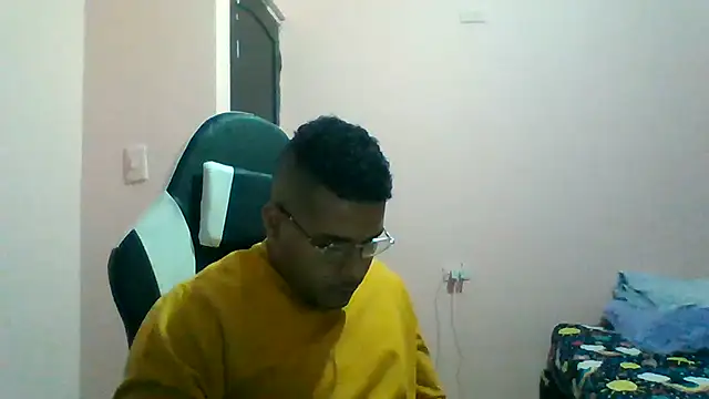 Snapshot of SaucyAffair0 chatting on June 25, 11:54 pm SaucyAffair0 online show from June 25, 11:54 pm