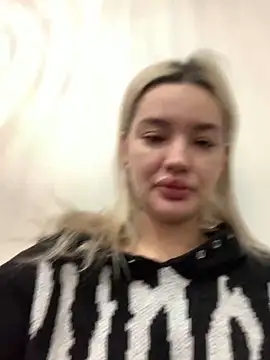 Snapshot of Sextazy chatting on February 16, 12:43 pm Sextazy online show from February 16, 12:43 pm