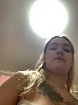 Snapshot of Sextazy chatting on February 25, 4:04 pm Sextazy online show from February 25, 4:04 pm