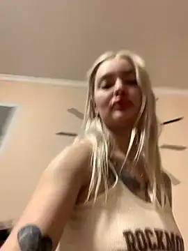 Snapshot of Sextazy chatting on March 15, 3:06 pm Sextazy online show from March 15, 3:06 pm