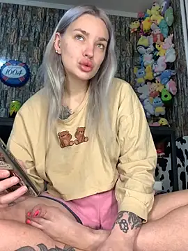 Snapshot of Sextazy chatting on October 25, 12:17 pm Sextazy online show from October 25, 12:17 pm