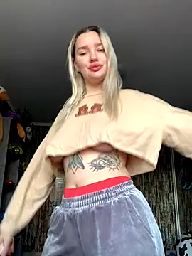 Snapshot of Sextazy chatting on October 18, 9:22 am Sextazy online show from October 18, 9:22 am