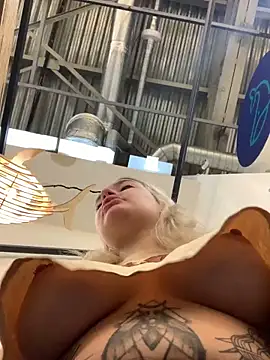 Snapshot of Sextazy chatting on January 29, 12:35 pm Sextazy online show from January 29, 12:35 pm