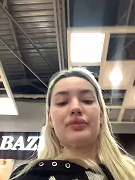 Snapshot of Sextazy chatting on February 14, 12:47 pm Sextazy online show from February 14, 12:47 pm