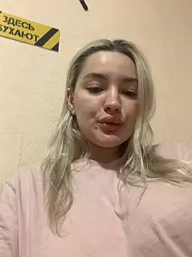 Snapshot of Sextazy chatting on February 6, 11:15 pm Sextazy online show from February 6, 11:15 pm