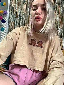 Snapshot of Sextazy chatting on November 15, 8:40 am Sextazy online show from November 15, 8:40 am