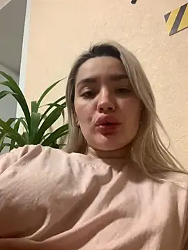 Snapshot of Sextazy chatting on February 20, 8:03 pm Sextazy online show from February 20, 8:03 pm