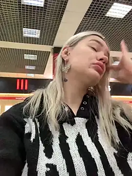 Snapshot of Sextazy chatting on February 6, 12:04 pm Sextazy online show from February 6, 12:04 pm