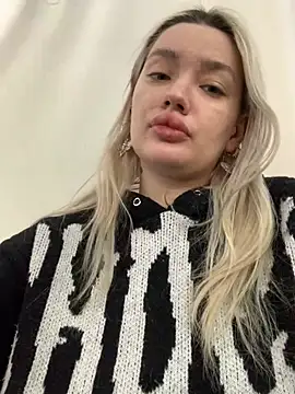 Snapshot of Sextazy chatting on February 20, 10:59 am Sextazy online show from February 20, 10:59 am