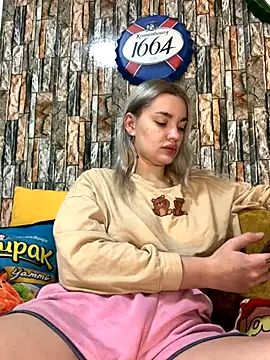 Snapshot of Sextazy chatting on November 9, 9:46 am Sextazy online show from November 9, 9:46 am