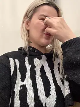 Snapshot of Sextazy chatting on February 25, 1:00 pm Sextazy online show from February 25, 1:00 pm