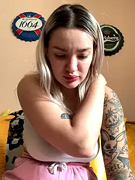 Snapshot of Sextazy chatting on October 5, 8:16 am Sextazy online show from October 5, 8:16 am