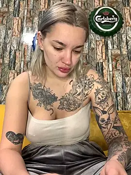 Snapshot of Sextazy chatting on November 7, 11:37 am Sextazy online show from November 7, 11:37 am