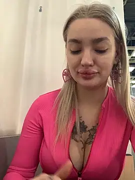 Snapshot of Sextazy chatting on March 12, 12:15 pm Sextazy online show from March 12, 12:15 pm