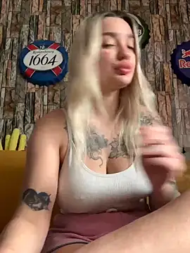 Snapshot of Sextazy chatting on October 13, 8:38 am Sextazy online show from October 13, 8:38 am