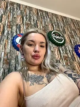 Snapshot of Sextazy chatting on November 8, 1:03 pm Sextazy online show from November 8, 1:03 pm