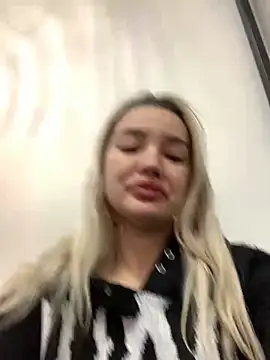 Snapshot of Sextazy chatting on February 14, 9:45 am Sextazy online show from February 14, 9:45 am