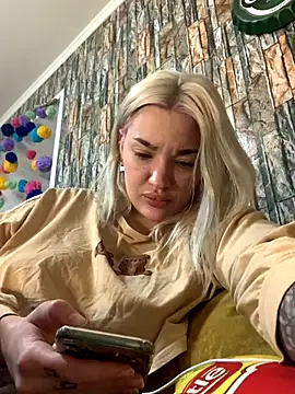 Snapshot of Sextazy chatting on November 19, 3:45 pm Sextazy online show from November 19, 3:45 pm