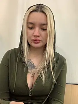 Snapshot of Sextazy chatting on February 7, 6:56 am Sextazy online show from February 7, 6:56 am