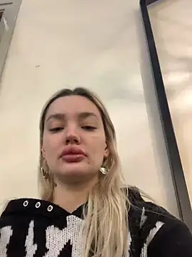 Snapshot of Sextazy chatting on March 2, 7:54 am Sextazy online show from March 2, 7:54 am